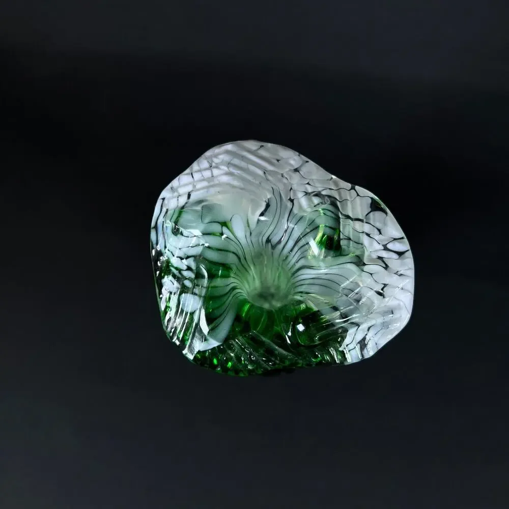 GIA SSTAR BOHEMIAN GLASS HAND MADE EMERALD Swirl Art Vase Ruffled Edge Applied